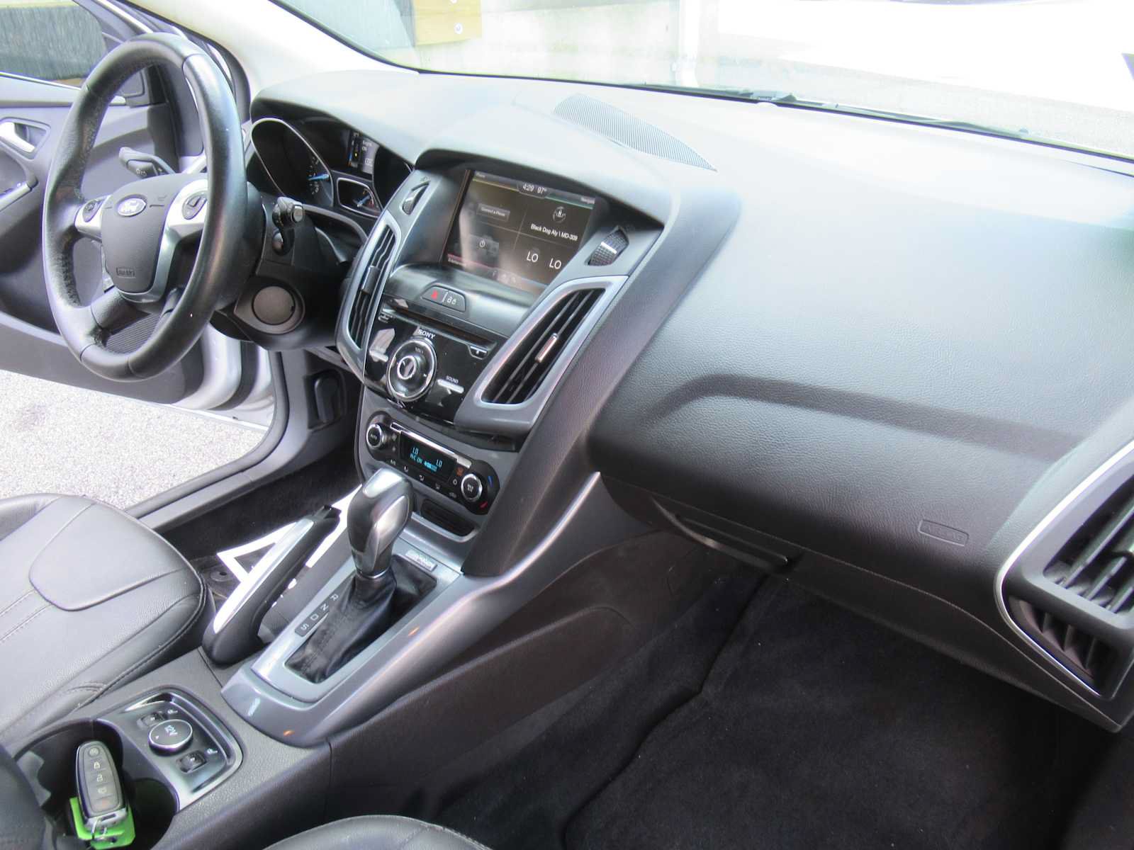 Used 2014 Ford Focus Titanium FWD image 26