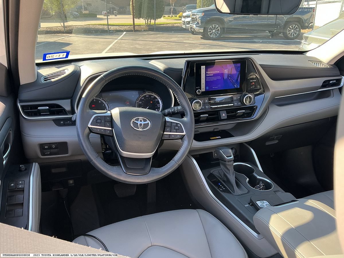 Used 2023 Toyota Highlander XLE FWD image 12