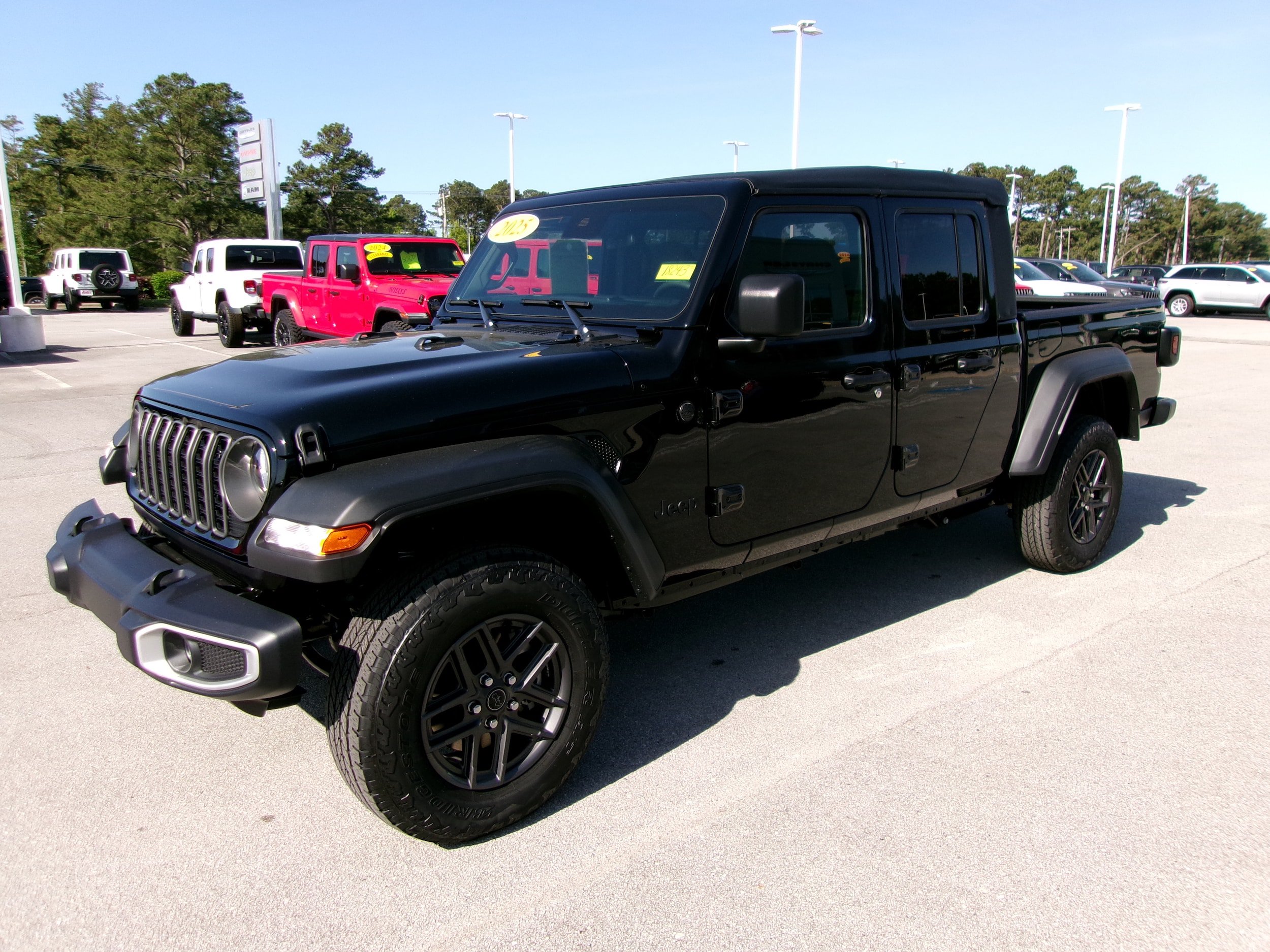 New 2025 Jeep Gladiator Sport AWD/4WD image 2