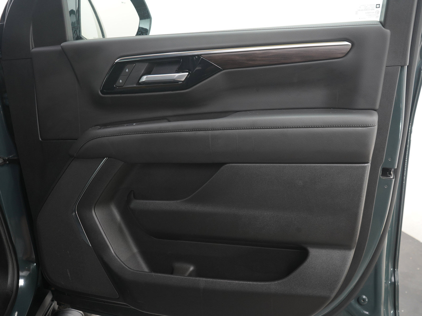 Used 2025 Chevrolet Tahoe Z71 AWD/4WD image 12