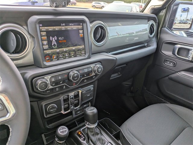 Used 2023 Jeep Wrangler Sahara w/ Cold Weather Group image 19