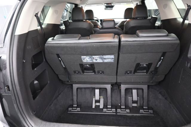 Used 2025 Kia Carnival FWD image 24