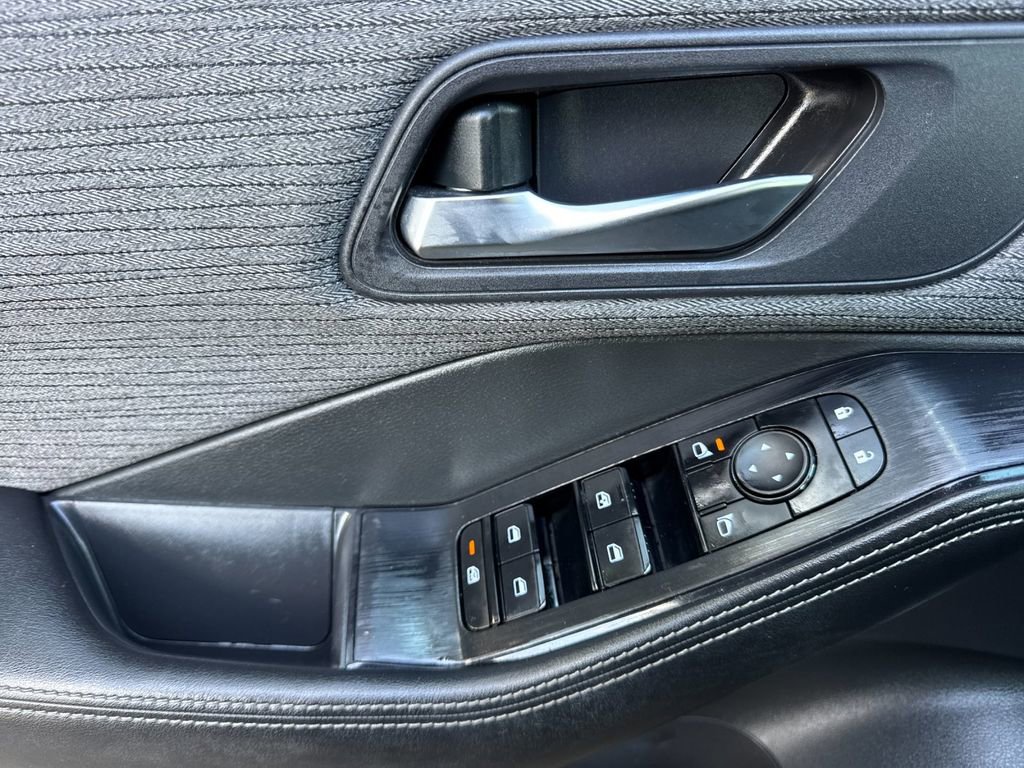 Used 2023 Nissan Rogue SV FWD image 10