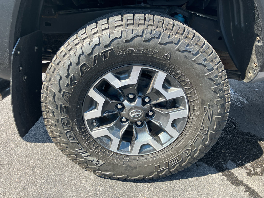 Used 2019 Toyota Tacoma TRD Off-Road w/ Technology Package AWD/4WD image 12