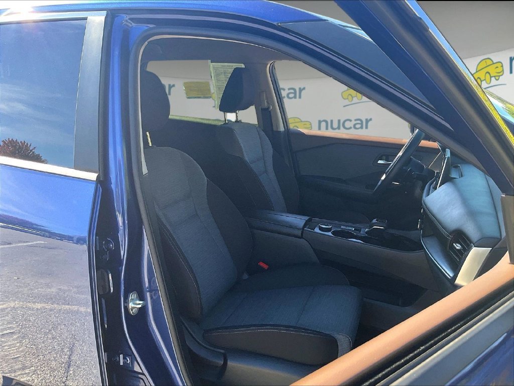 Used 2023 Nissan Rogue SV AWD/4WD image 11