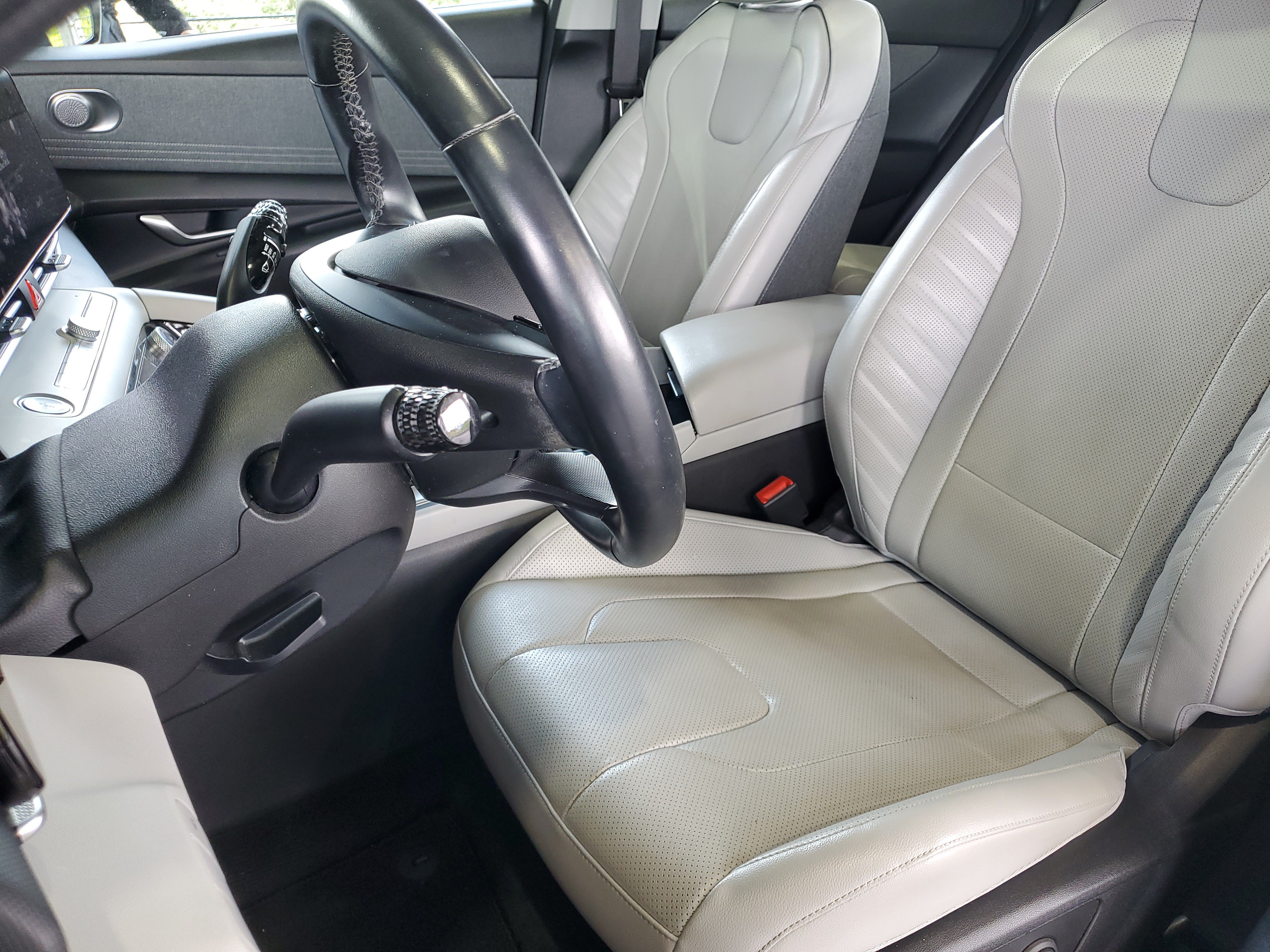 Used 2022 Hyundai Elantra Limited FWD image 18