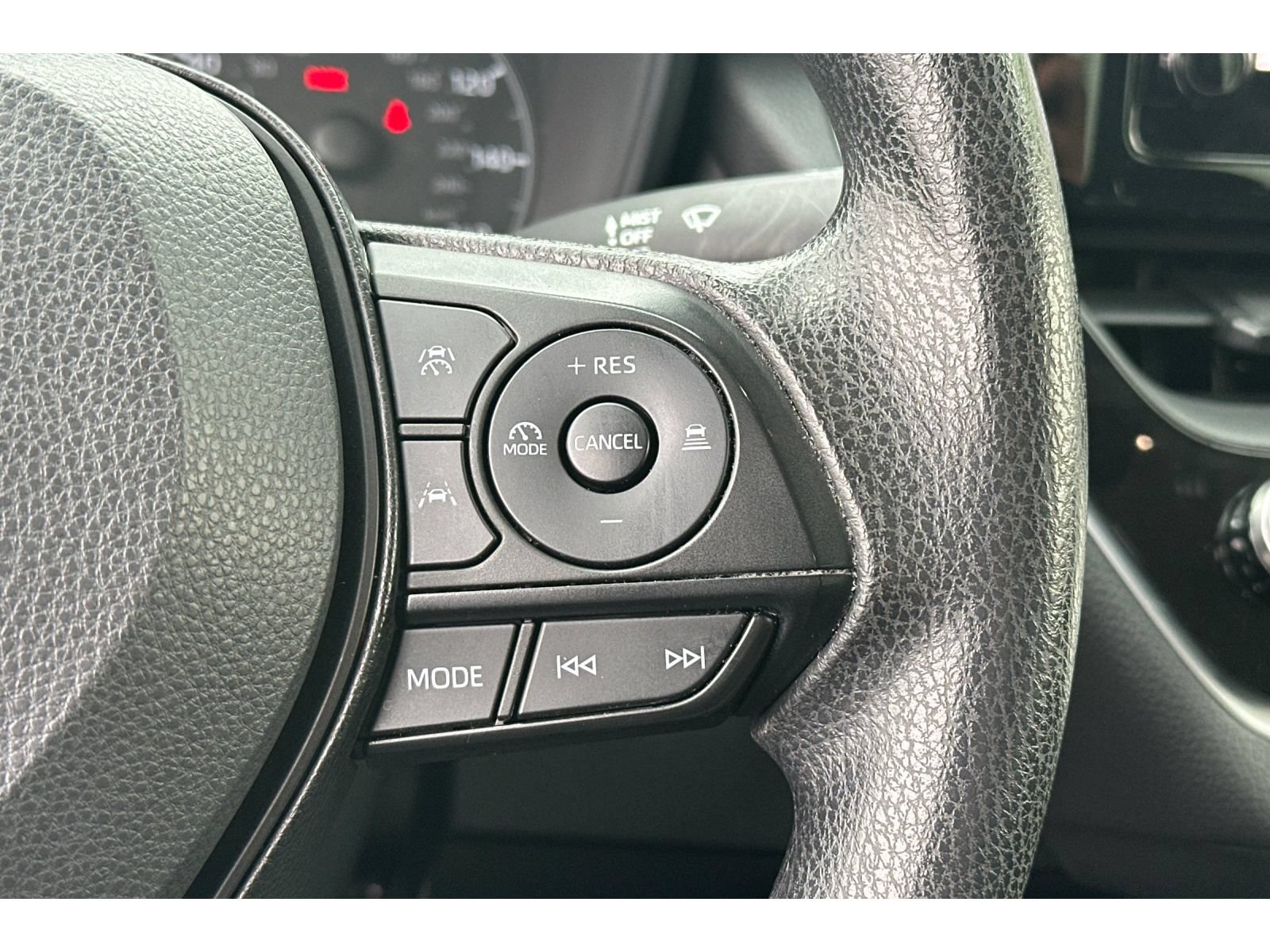 Used 2025 Toyota Corolla LE w/ LE Premium Package FWD image 26
