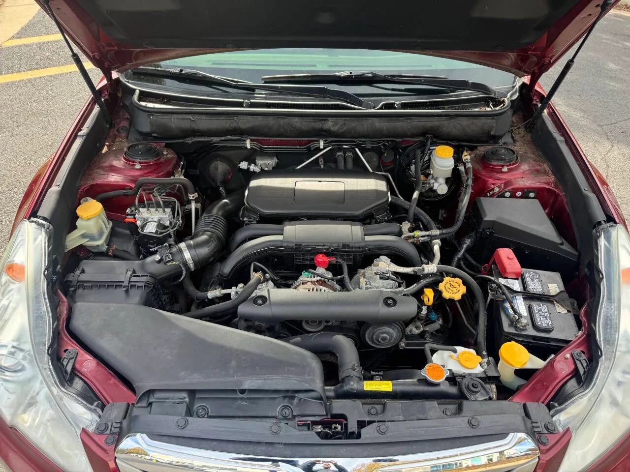 Used 2012 Subaru Outback 2.5i Limited w/ Moonroof Pkg image 3