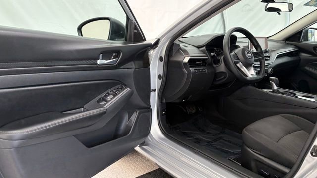 Used 2025 Nissan Altima 2.5 SV FWD image 30