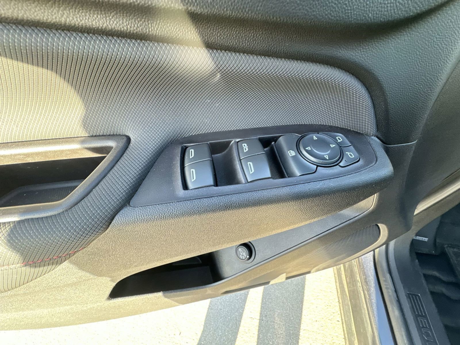 Used 2022 Chevrolet Equinox RS w/ Infotainment Package FWD image 23
