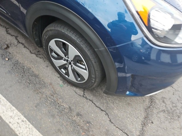 Used 2019 Kia Niro EX image 4