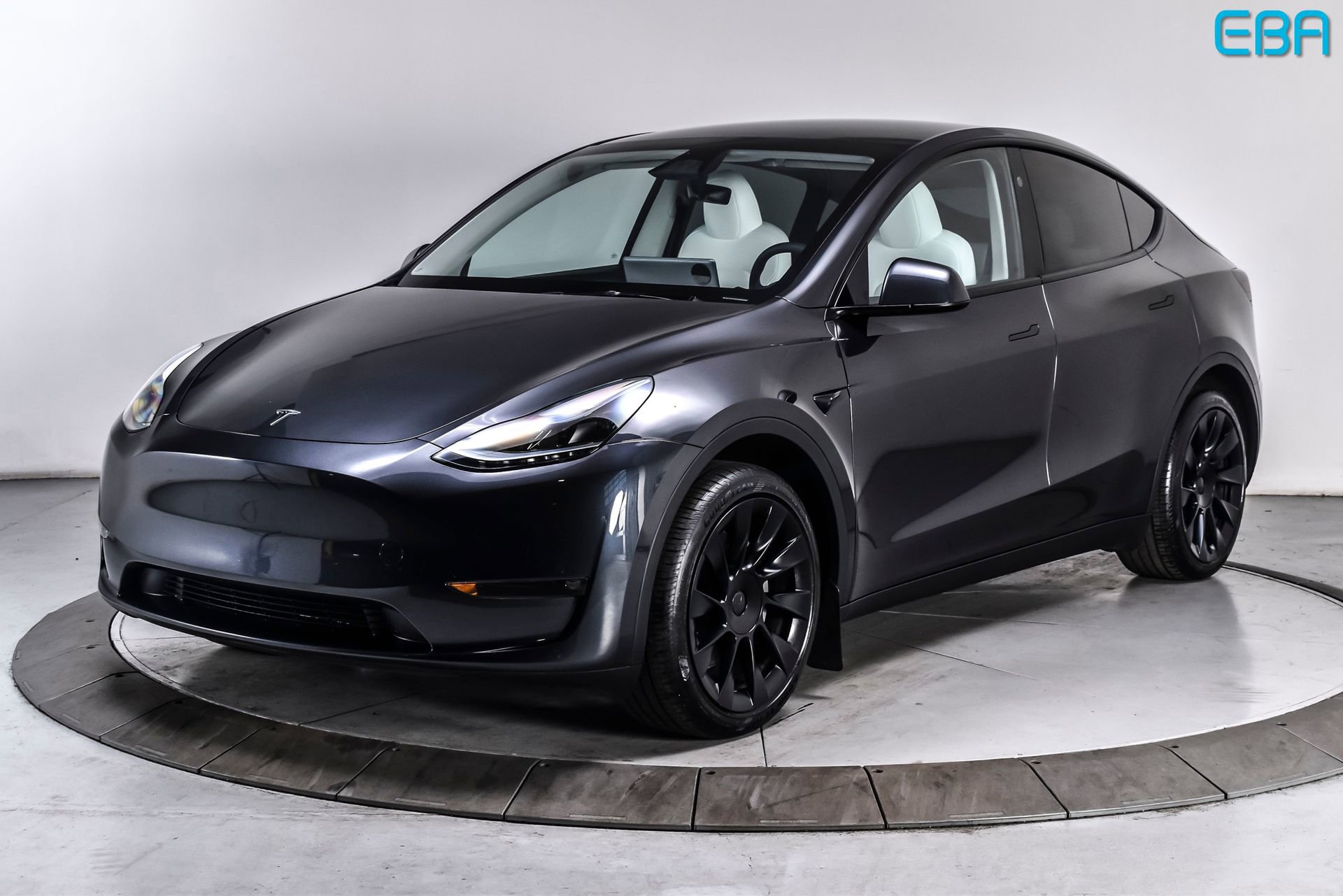 Used 2024 Tesla Model Y Long Range AWD/4WD image 2