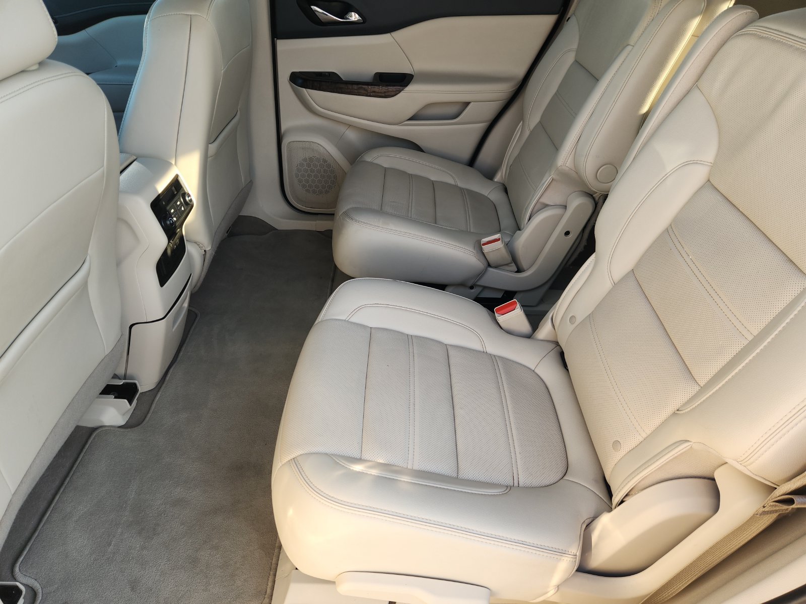 Used 2021 GMC Acadia Denali w/ Denali Technology Package FWD image 33