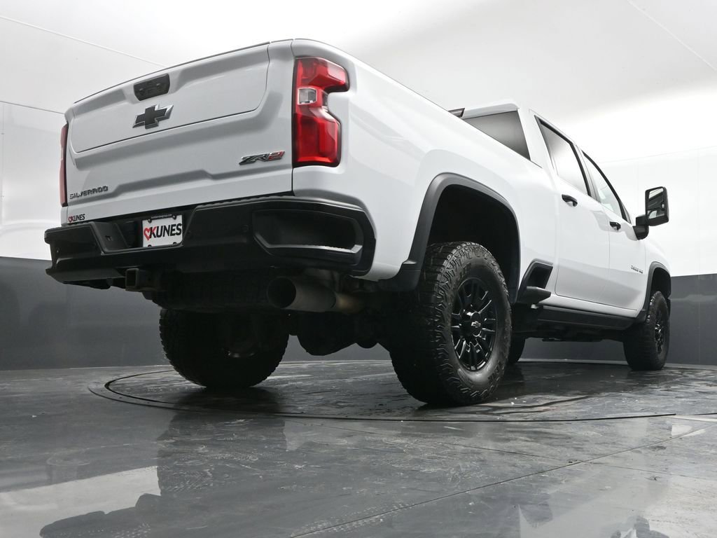 Used 2024 Chevrolet Silverado 2500 ZR2 w/ Technology Package image 45