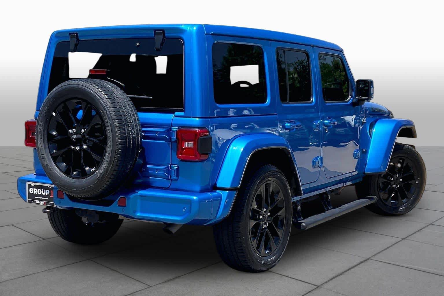 Used 2022 Jeep Wrangler Unlimited Sahara AWD/4WD image 12