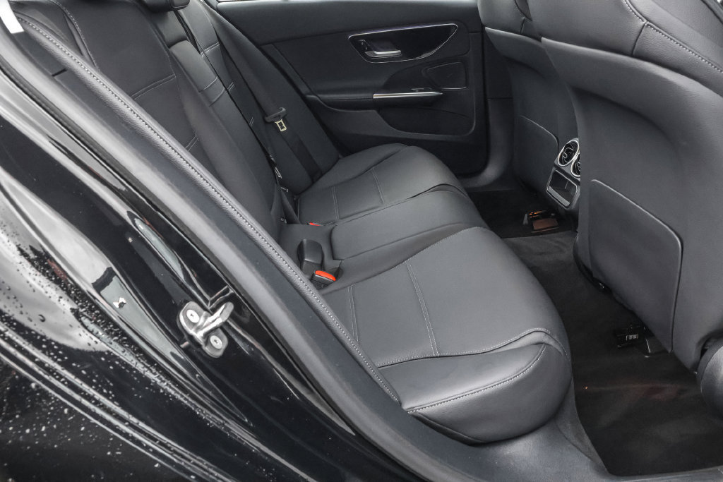 Used 2025 Mercedes-Benz C 300 4MATIC Sedan image 32