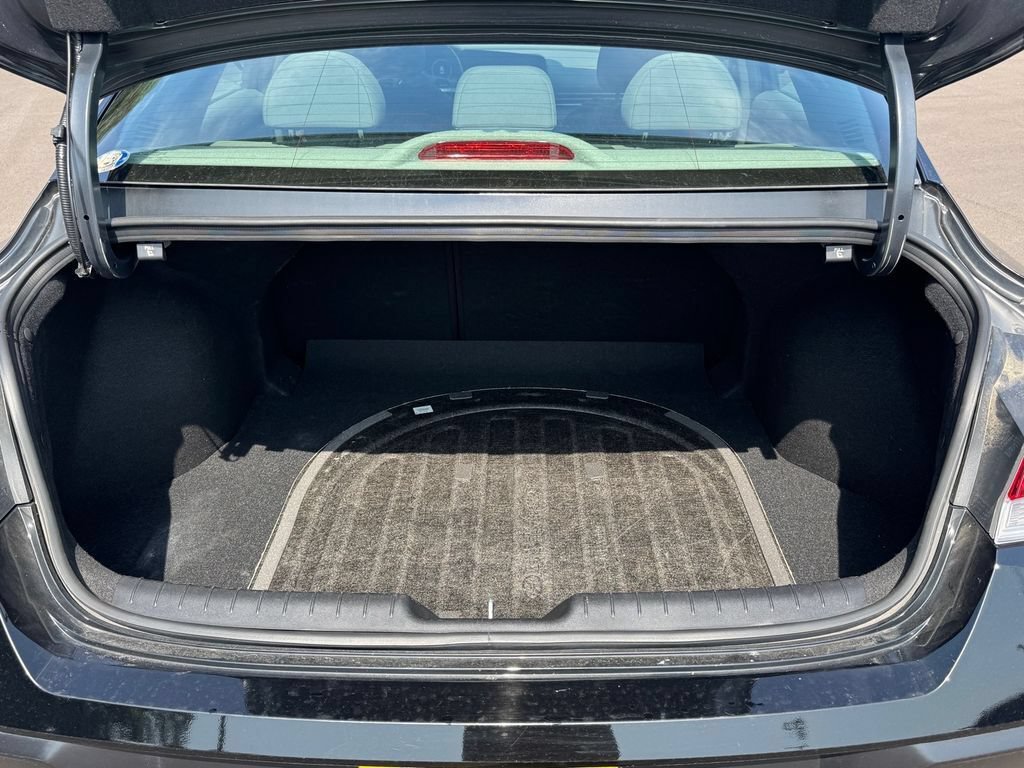 Used 2025 Hyundai Elantra SEL FWD image 21