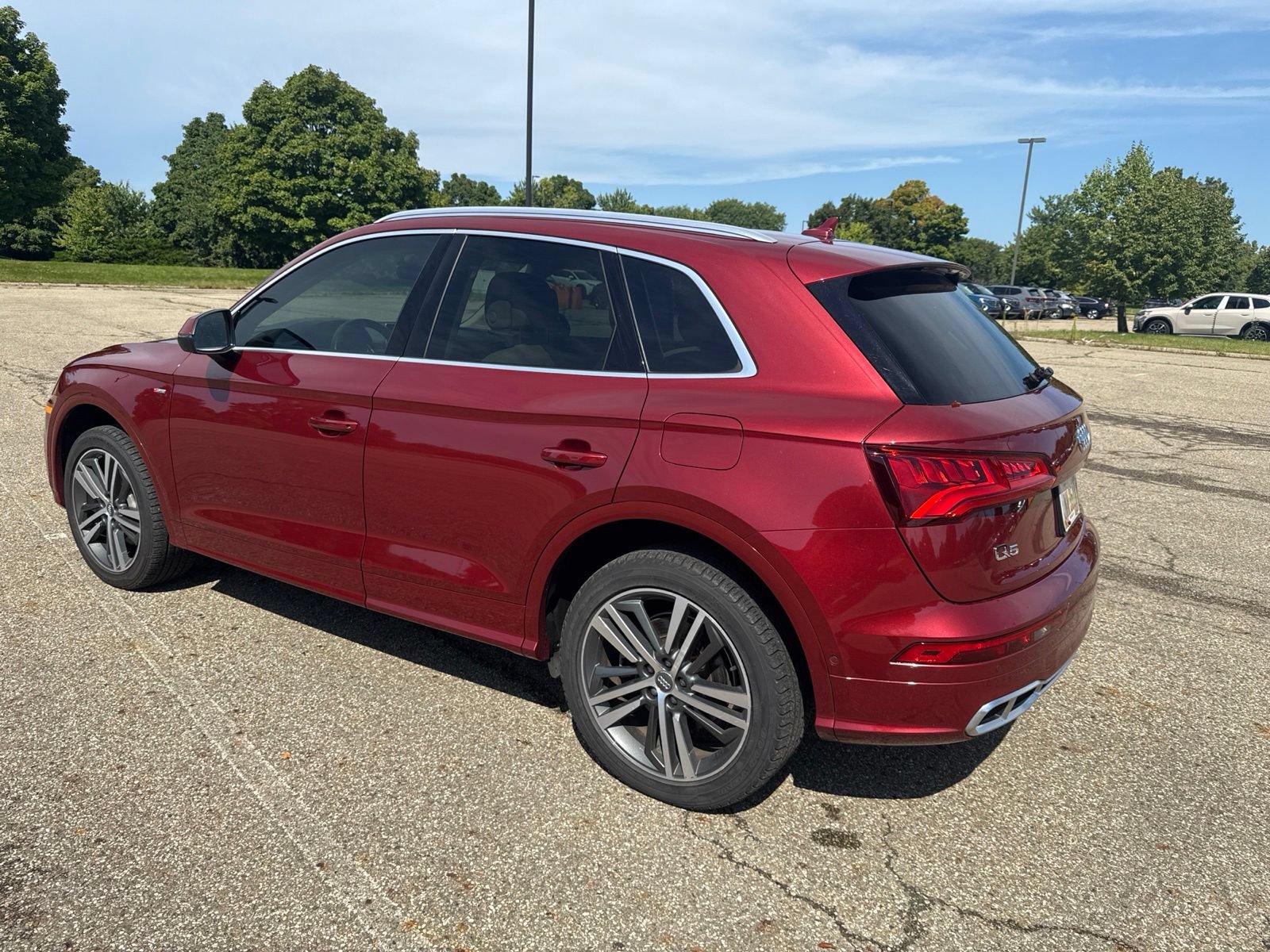 Used 2020 Audi Q5 e Prestige w/ Prestige Package AWD/4WD image 3