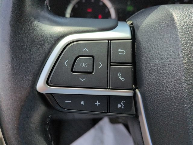 Used 2023 Toyota Highlander LE FWD image 18