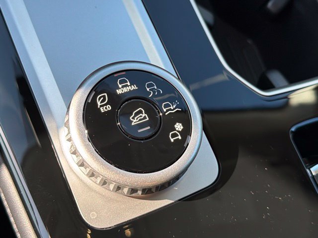 New 2026 Mitsubishi Outlander SEL FWD image 29