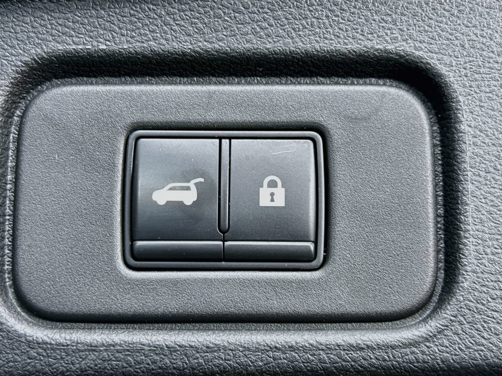 Used 2022 Nissan Pathfinder SL AWD/4WD image 30