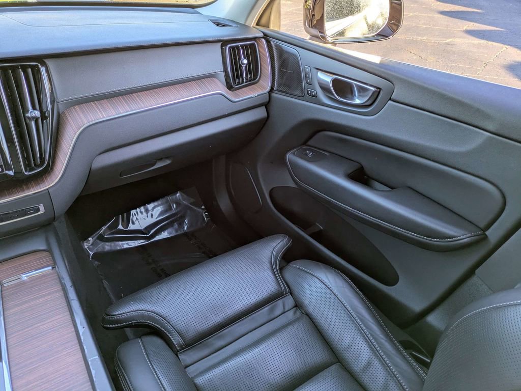 Used 2023 Volvo XC60 B5 Ultimate image 18