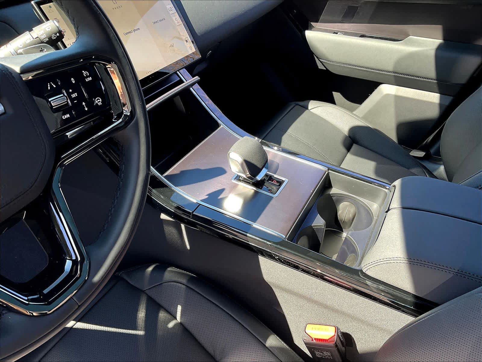 New 2026 Land Rover Range Rover Velar Dynamic SE AWD/4WD image 10