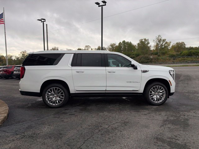 Used 2026 GMC Yukon XL Denali w/ Sun & Power Step Package AWD/4WD image 6