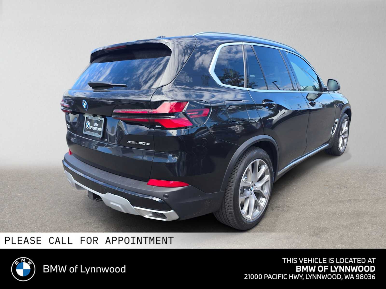 New 2026 BMW X5 xDrive50e w/ Climate Comfort Package AWD/4WD image 3