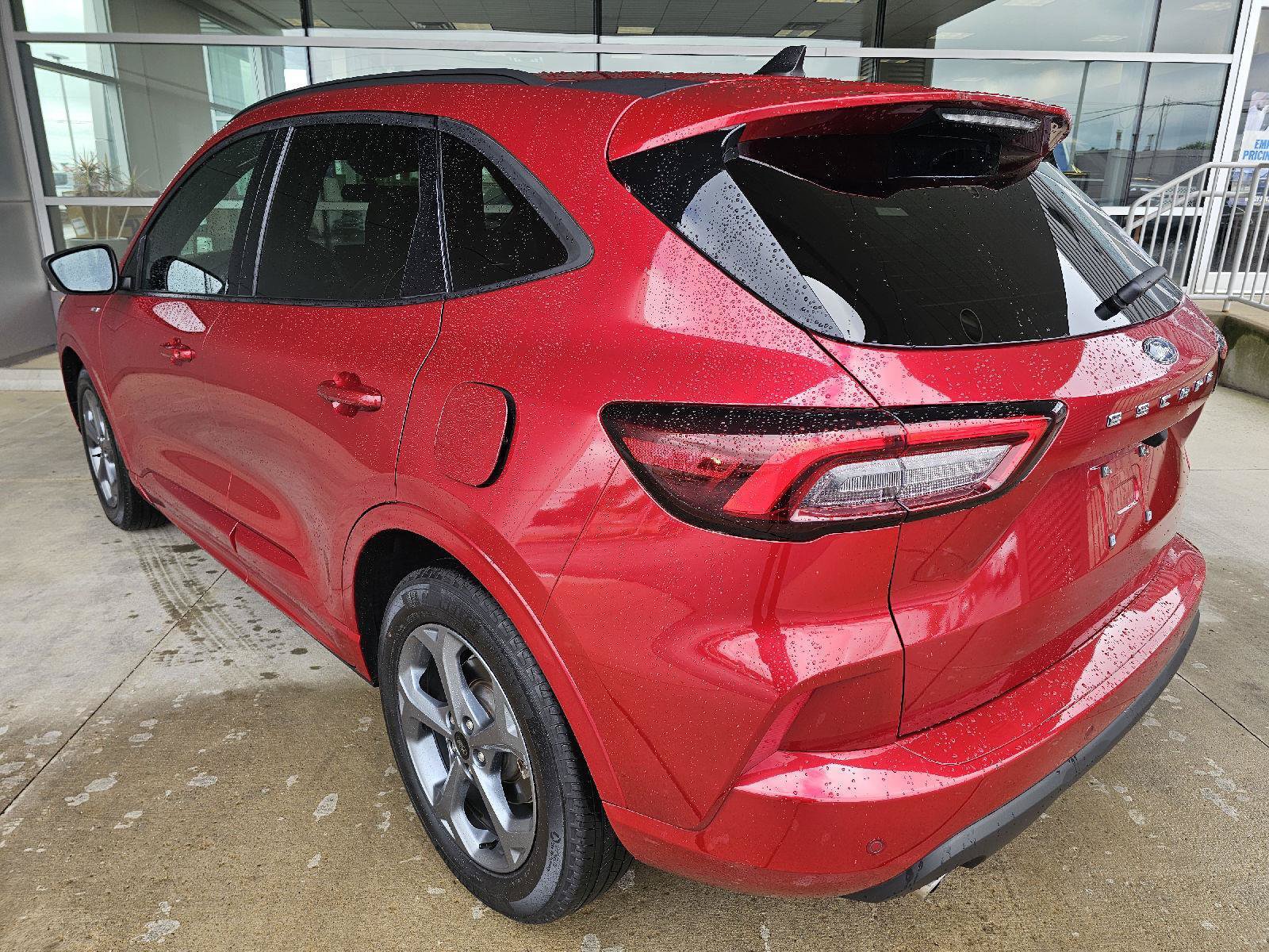 Used 2024 Ford Escape ST-Line w/ Tech Pack #1 FWD image 3