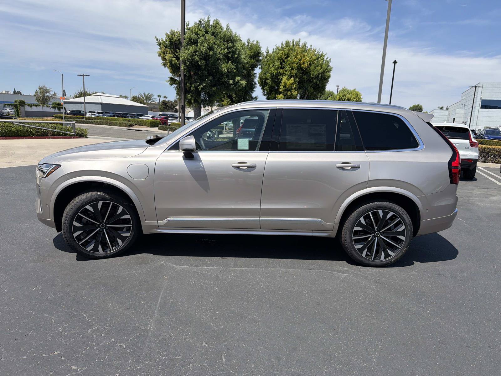 New 2026 Volvo XC90 T8 Plus AWD/4WD image 4