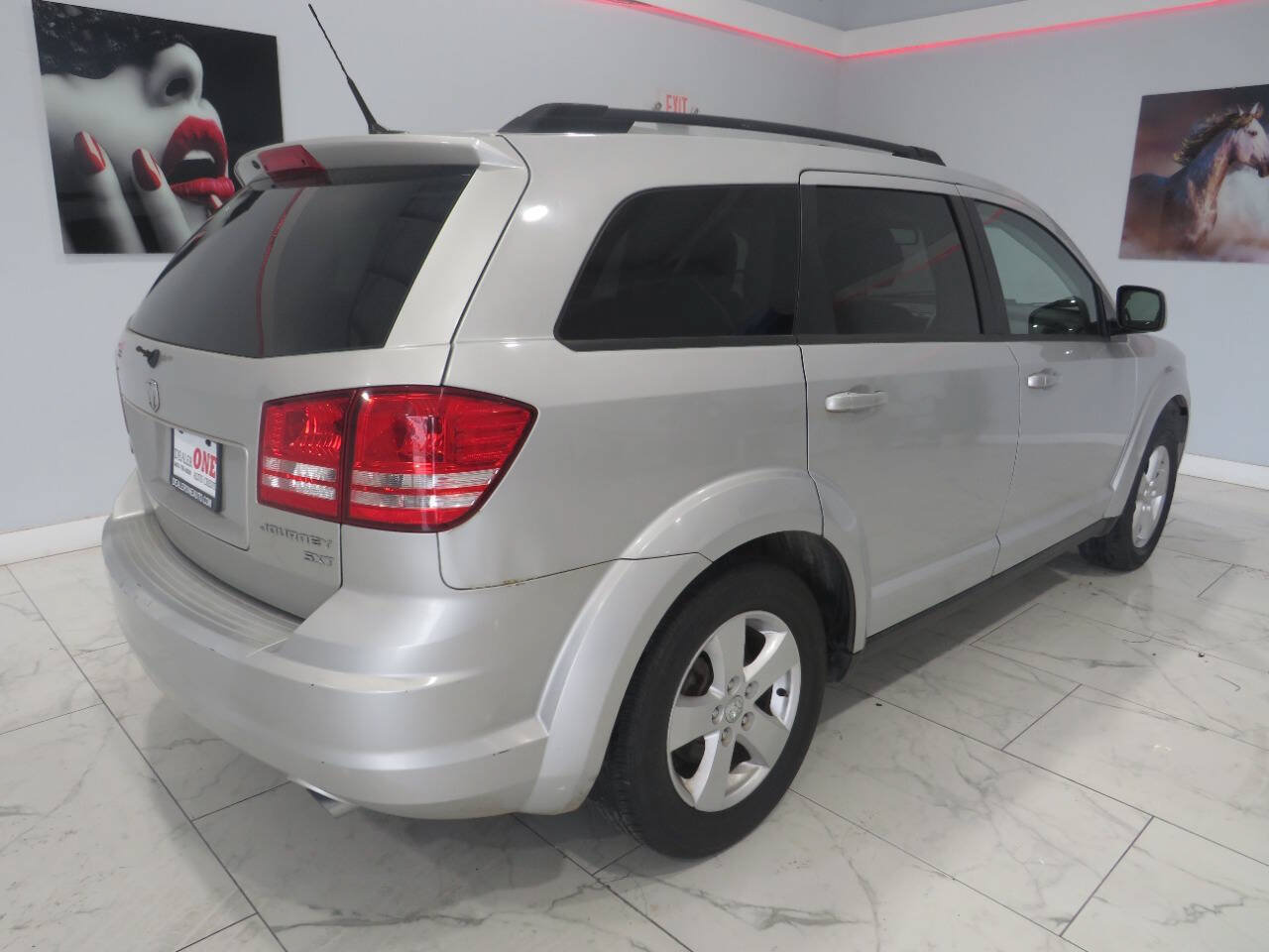 Used 2010 Dodge Journey SXT w/ Flexible Seating Group FWD image 3
