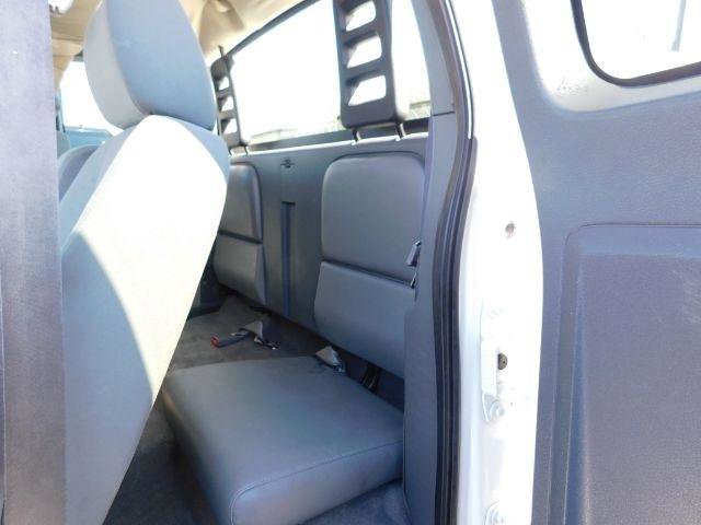 Used 2005 Dodge Dakota ST image 11