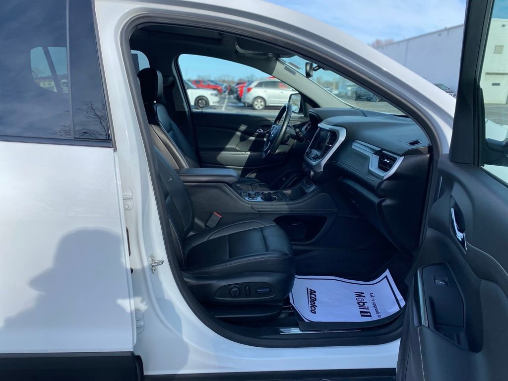 Used 2023 GMC Acadia SLT w/ Elevation Edition image 12