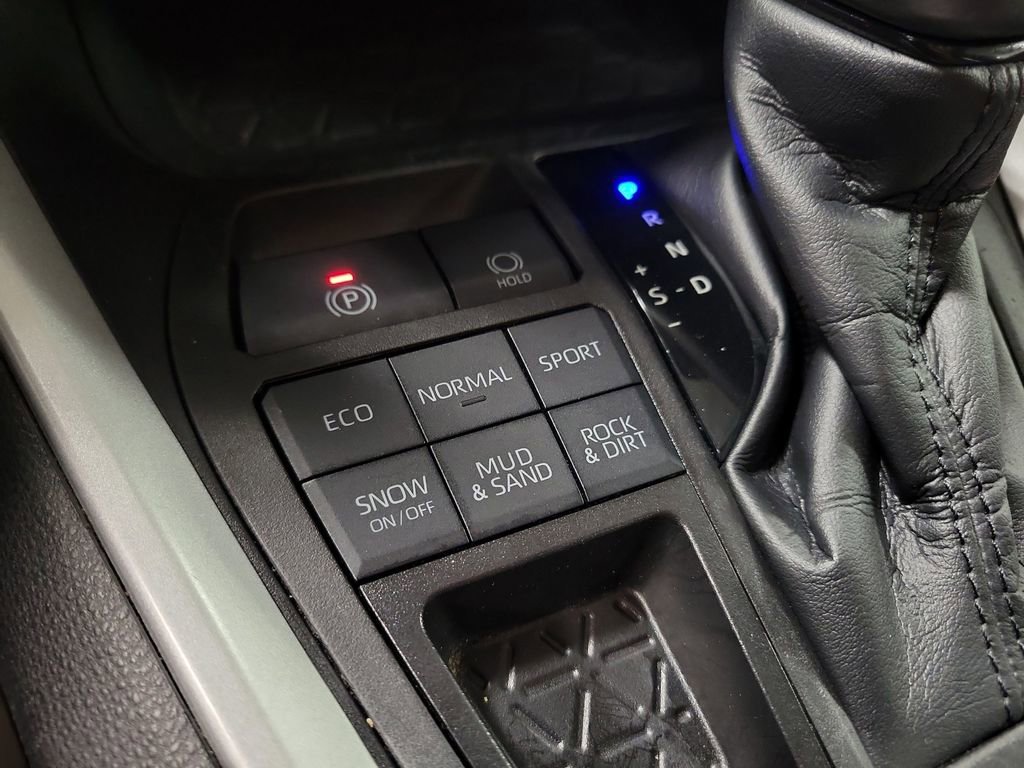 Used 2021 Toyota RAV4 XLE Premium image 16