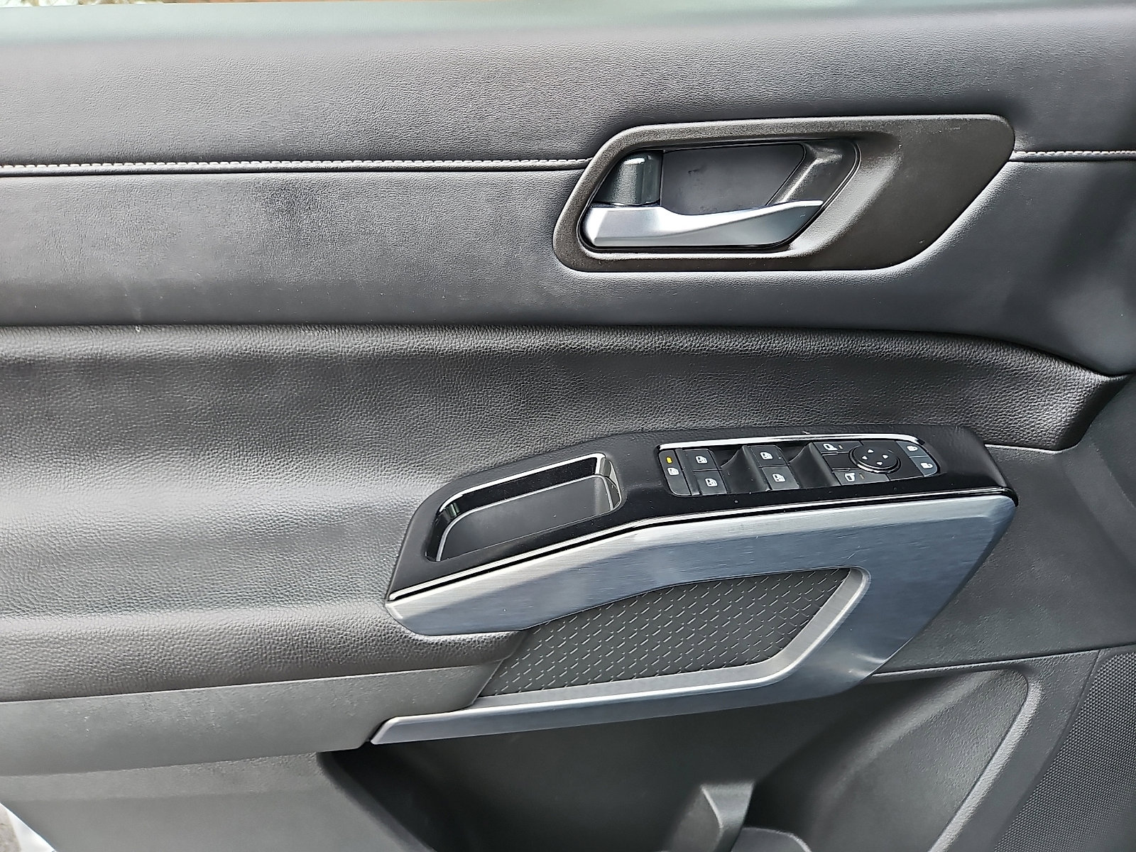Certified 2023 Nissan Pathfinder SL image 11