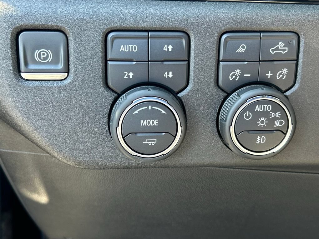 Used 2024 Chevrolet Silverado 1500 High Country AWD/4WD image 40