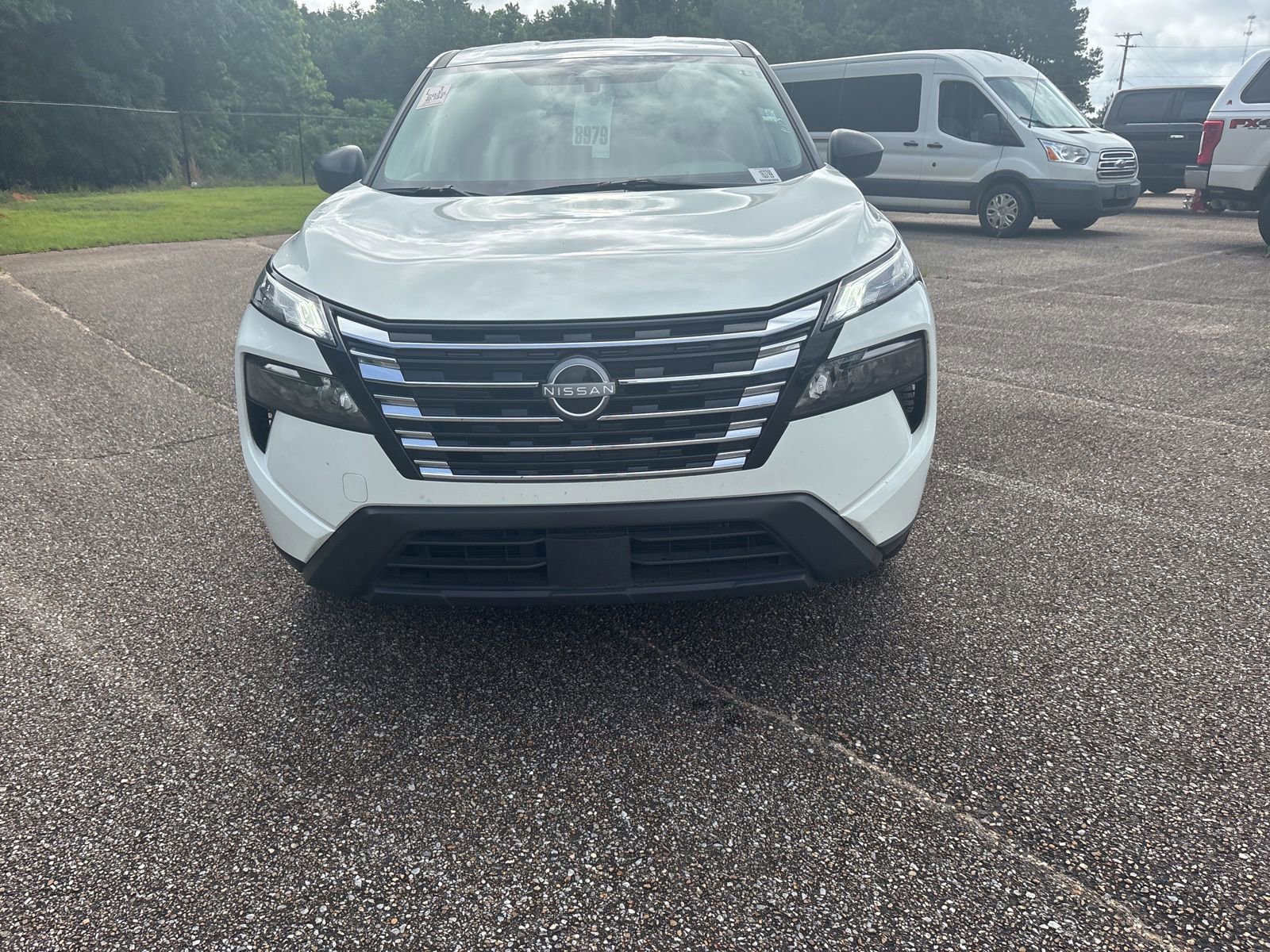 Used 2025 Nissan Rogue S FWD image 2