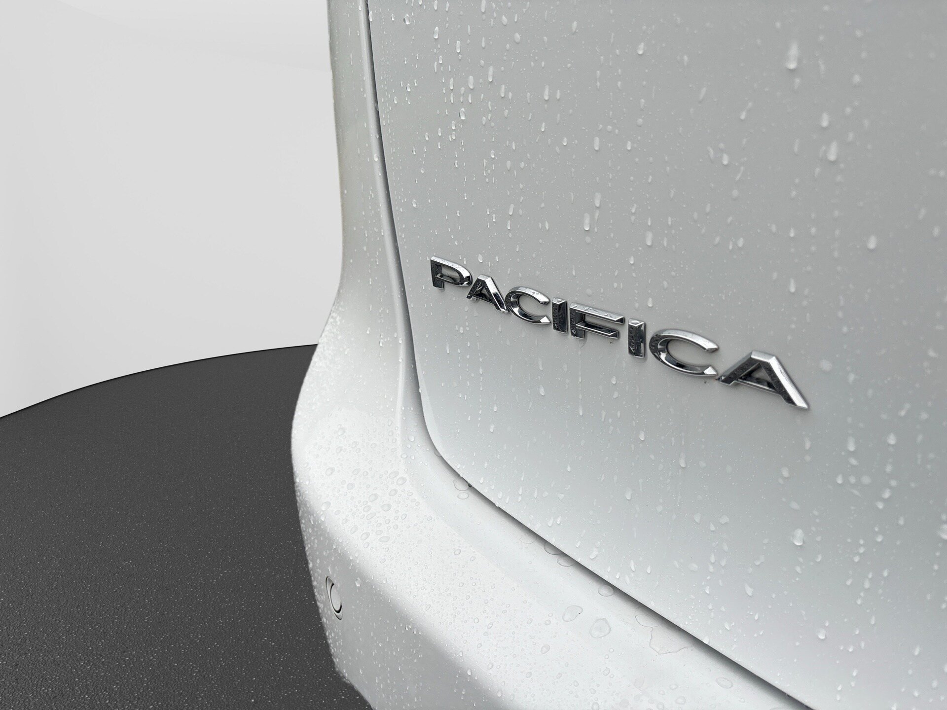 Used 2024 Chrysler Pacifica Touring-L FWD image 38