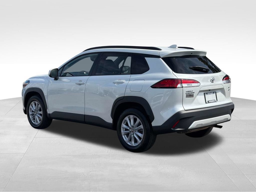 Used 2022 Toyota Corolla Cross LE AWD/4WD image 7