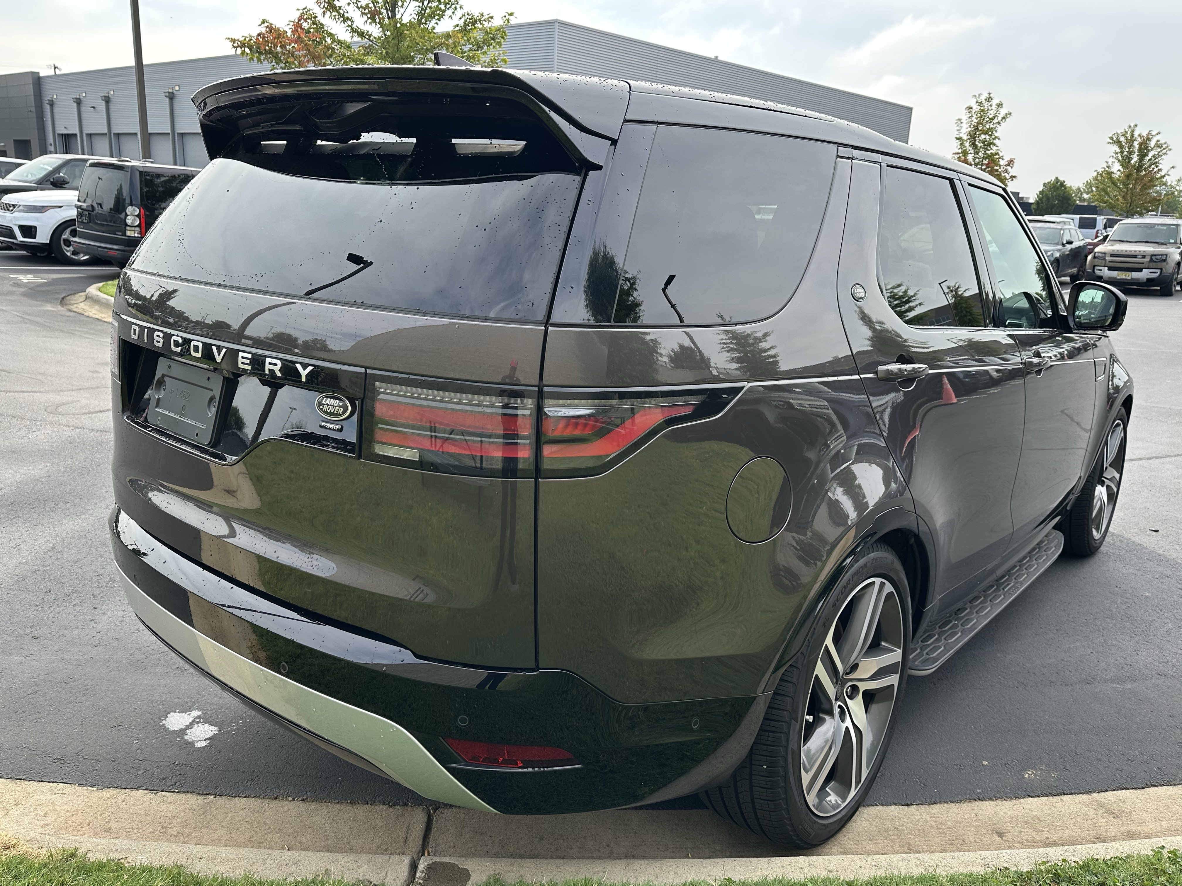 Certified 2023 Land Rover Discovery Metropolitan Edition AWD/4WD image 7