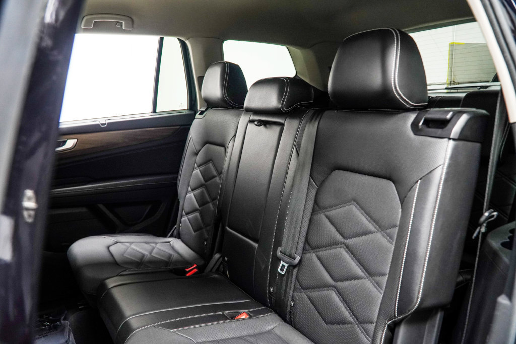 Used 2024 Volkswagen Atlas SE AWD/4WD image 40