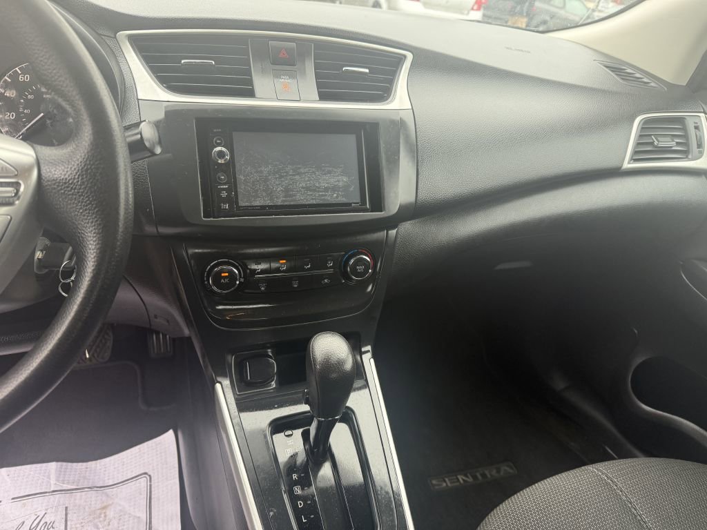 Used 2016 Nissan Sentra S image 11