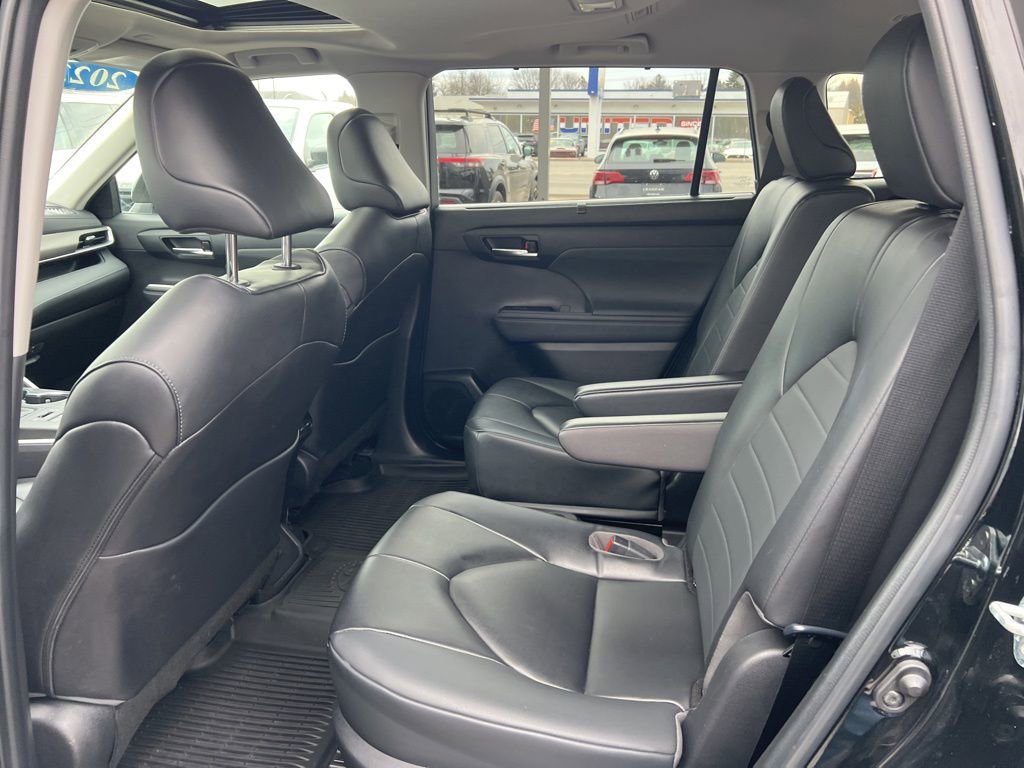 Used 2023 Toyota Highlander XLE image 24