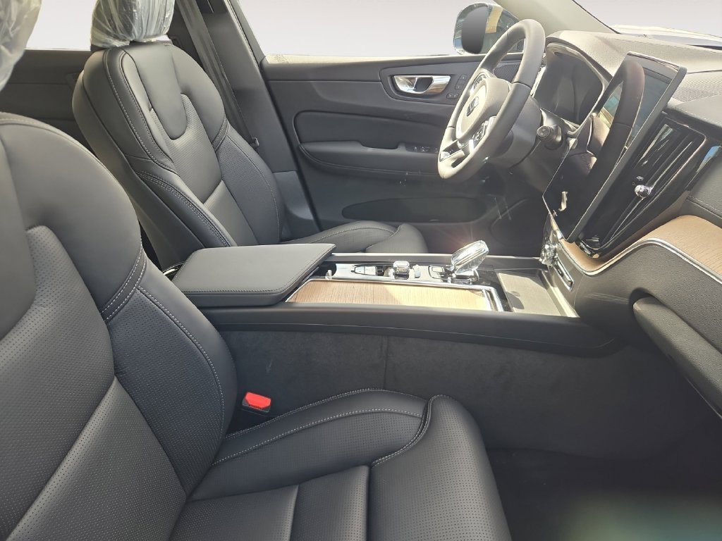 New 2027 Volvo XC60 B5 Ultra AWD/4WD image 2
