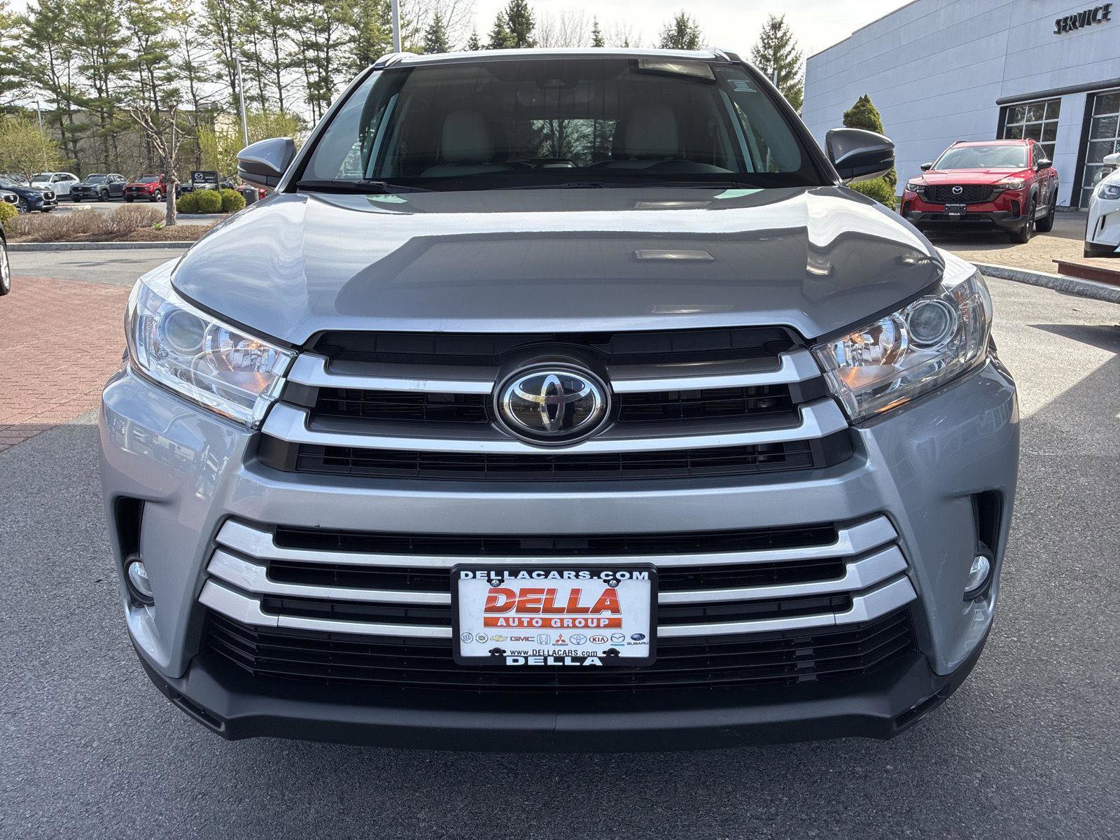 Used 2019 Toyota Highlander XLE AWD/4WD image 2