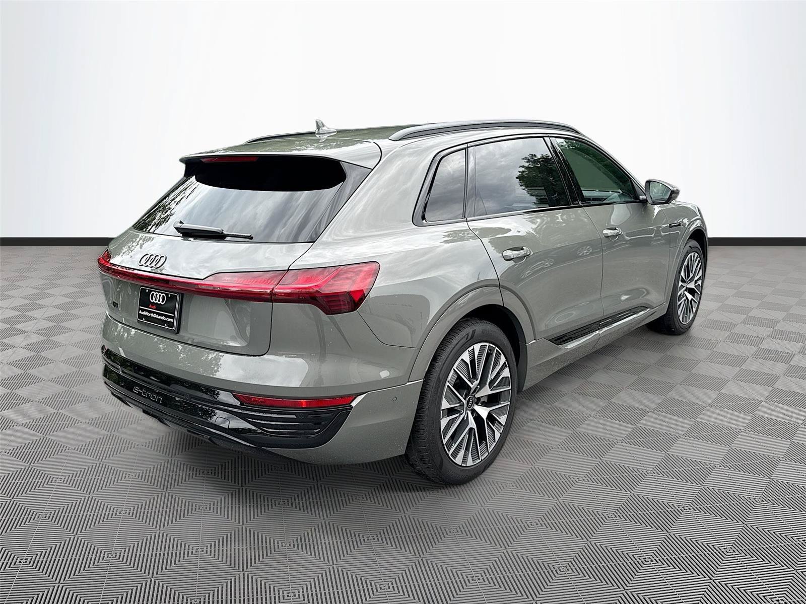 Certified 2024 Audi Q8 e-tron Premium Plus w/ Premium Plus Package AWD/4WD image 7