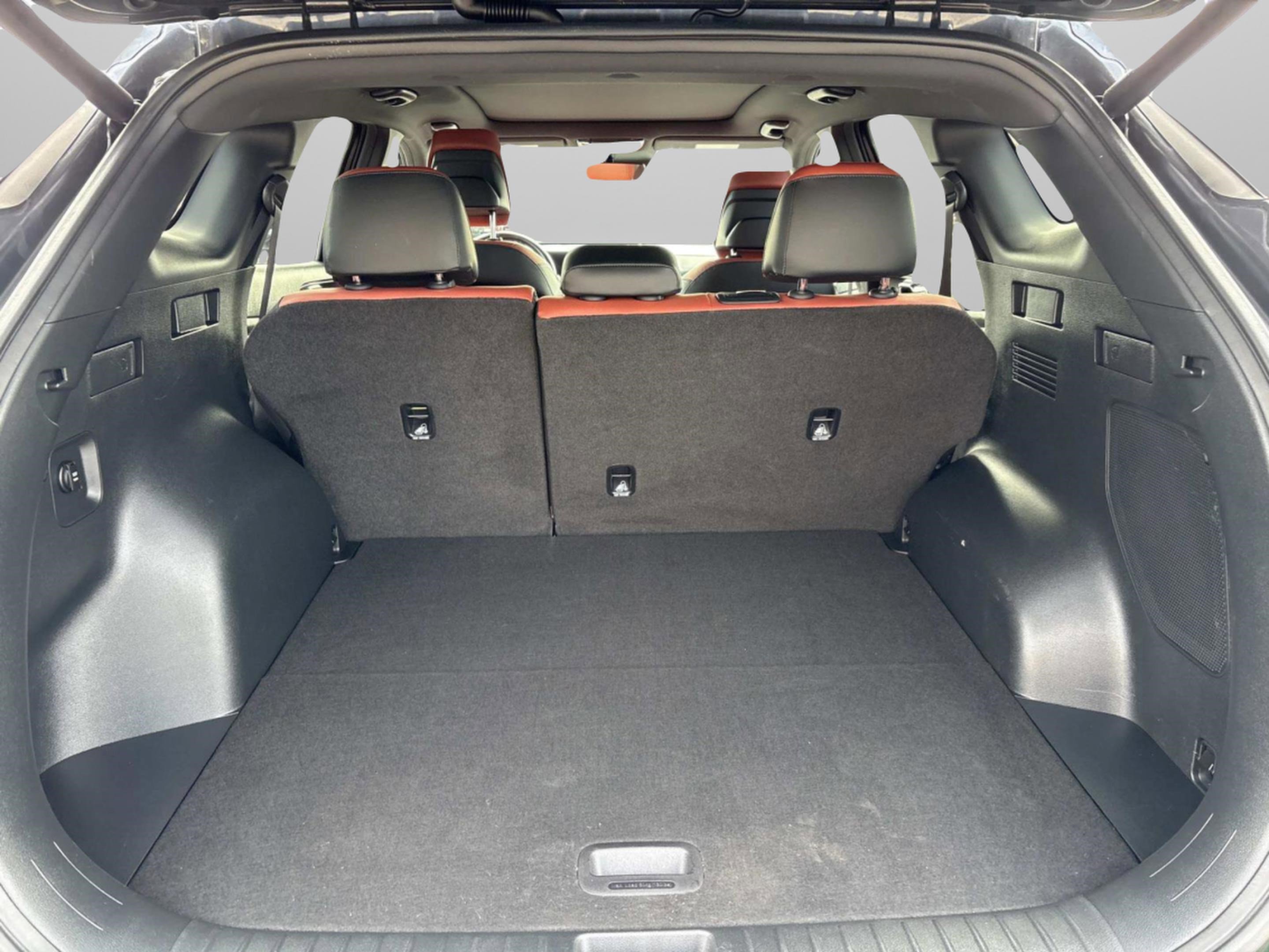 Used 2023 Kia Sportage SX image 11