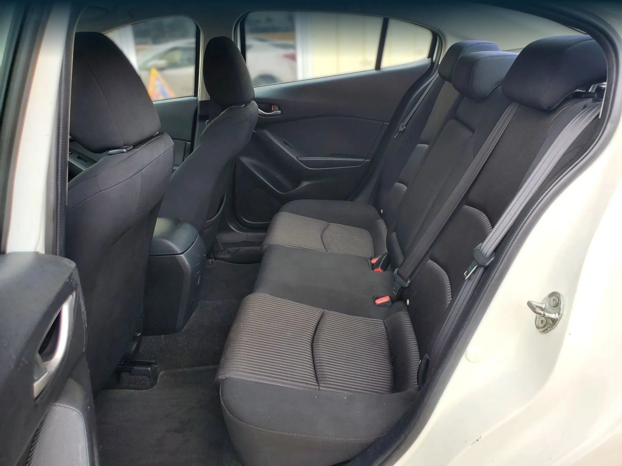 Used 2016 MAZDA MAZDA3 i Sport w/ Preferred Equipment Package FWD image 4