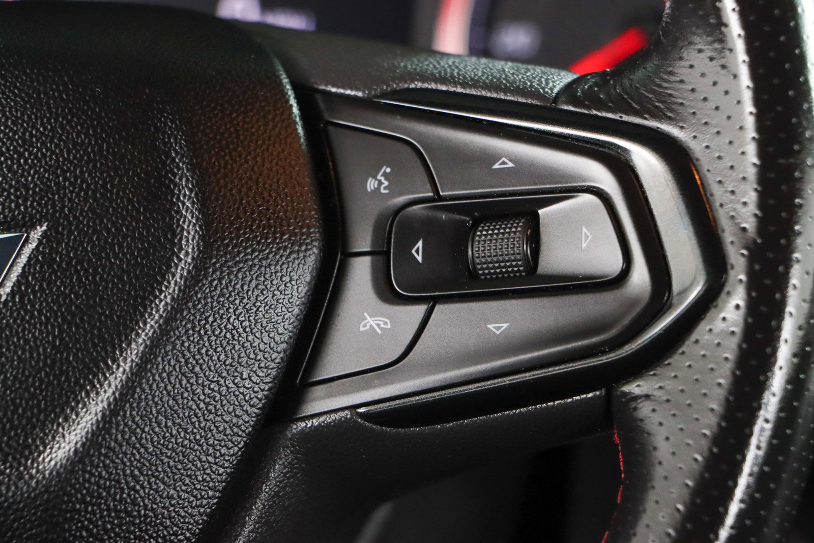 Used 2021 Chevrolet TrailBlazer RS w/ Technology Package FWD image 14